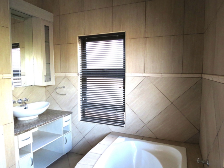 4 Bedroom Property for Sale in Xanadu Eco Park North West
